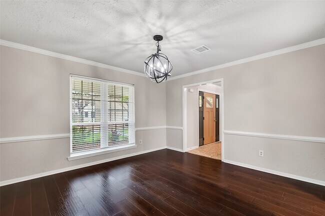 Building Photo - 2402 Oak Shores Dr