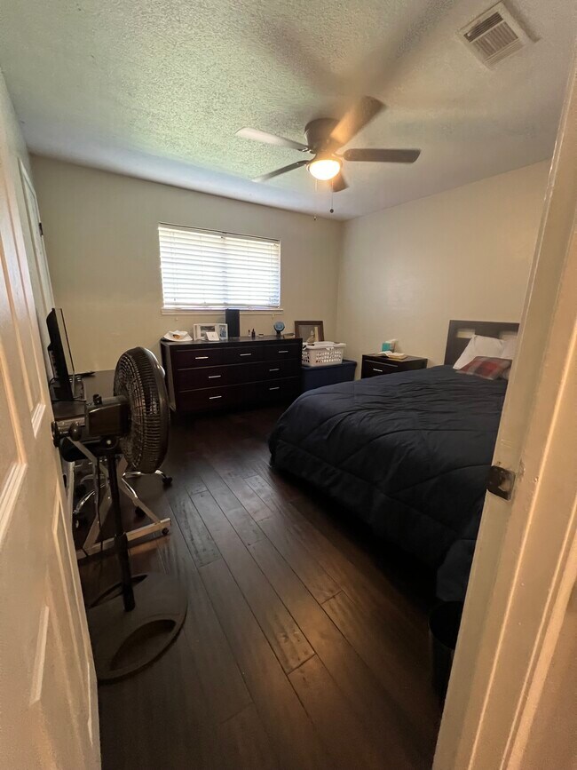 Building Photo - 8 Llano Drive