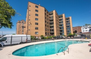 Building Photo - 295 Lynn Shore Dr