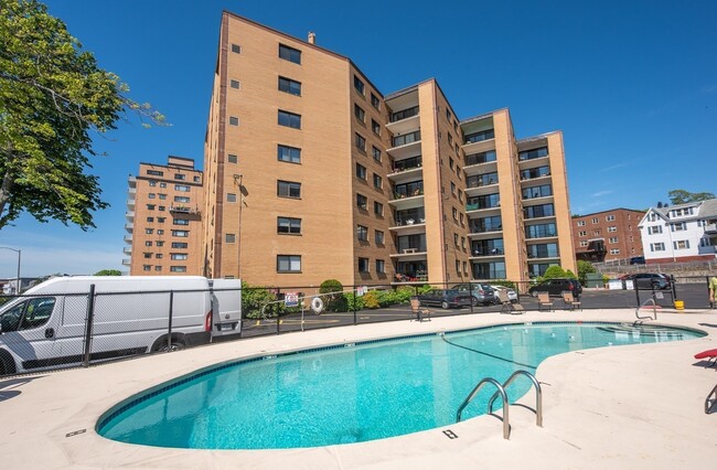 Building Photo - 295 Lynn Shore Dr