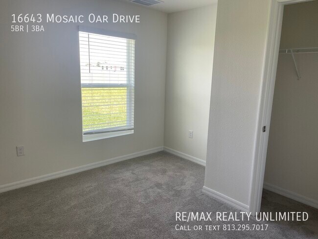 Building Photo - 16643 Mosaic Oar Dr