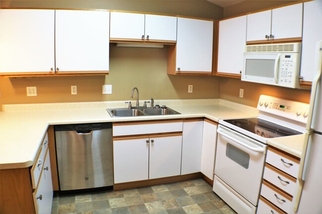 Building Photo - $1,125 | 2 Bedroom, 1 Bathroom Condo | Pet...