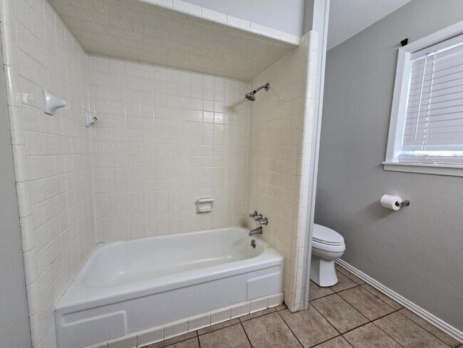 Building Photo - 140 Alaska St