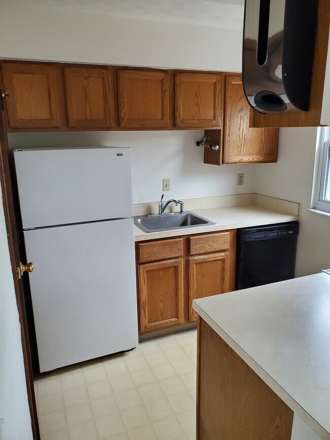 Building Photo - 2790 Mt Holyoke Rd