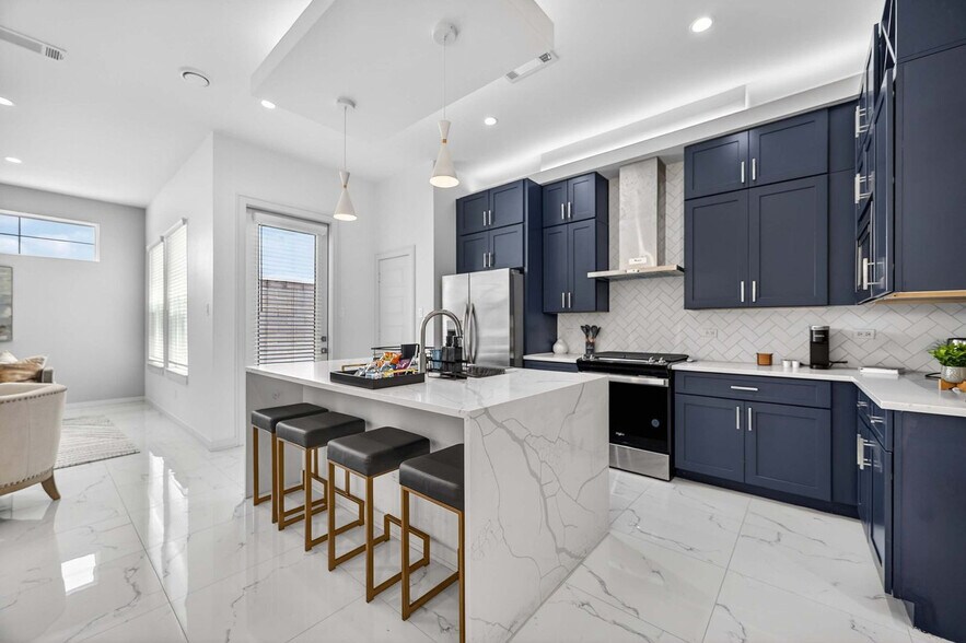 Building Photo - 2926 El Fenice Ln