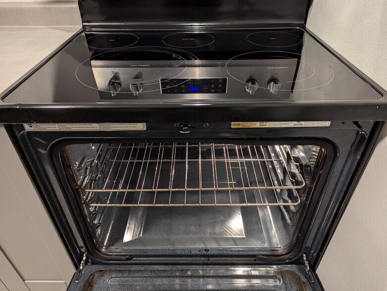 Building Photo - 207 3rd St S