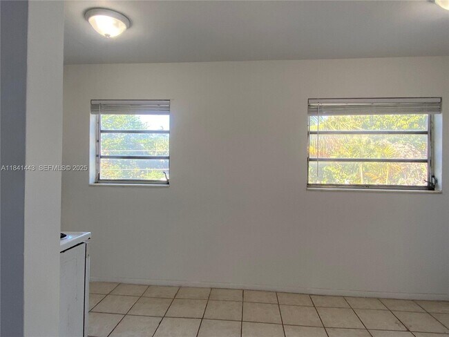 Building Photo - 15600 NE 6th Ave