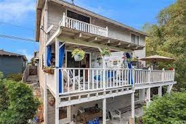 Primary Photo - Gorgeous Furnished Canyon Home near beach/...