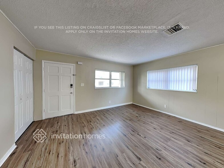 Building Photo - 4972 SW 4th St