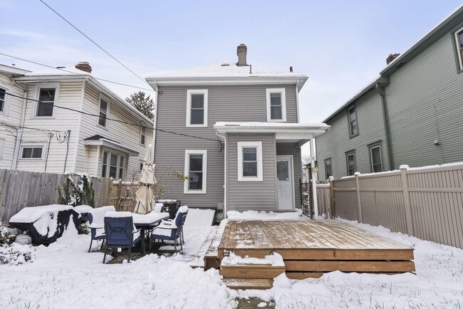 Building Photo - 664 Siebert St