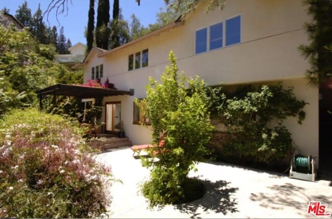 Building Photo - 4980 Alatar Dr