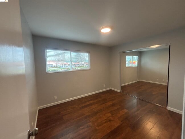 Building Photo - 4462 Clayton Rd