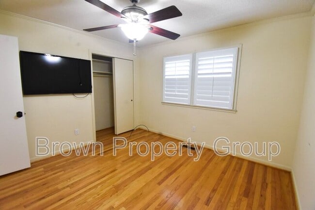 Building Photo - 2417 Dartmouth Dr
