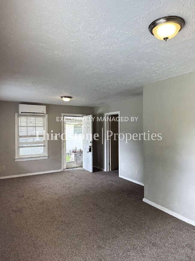 Building Photo - 7350 Linda Dr
