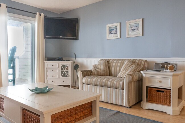 Building Photo - ELEGANT OCEANFRONT OFF-SEASON RENTAL FOR YOUR PERFECT WINTER GETAWAY