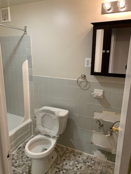 Building Photo - 3911 Pine St