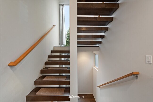 Building Photo - 2321 Boylston Ave E