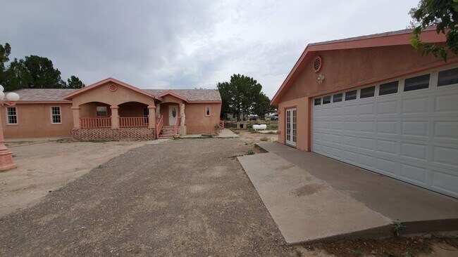 Building Photo - 304 Calle Al Rumbo