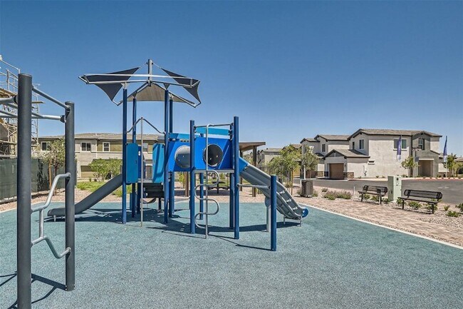 Building Photo - FULLY FURNISHED 3 BED 2.5 BATH 2 CAR GARAG...