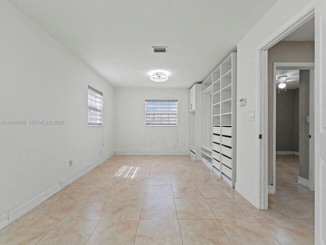 Building Photo - 3605 SW 122nd Pl