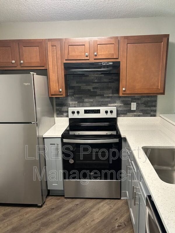 Building Photo - 2560 Woodgate Blvd