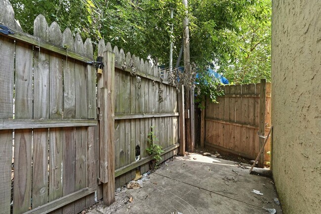 Building Photo - 2846 Amber St