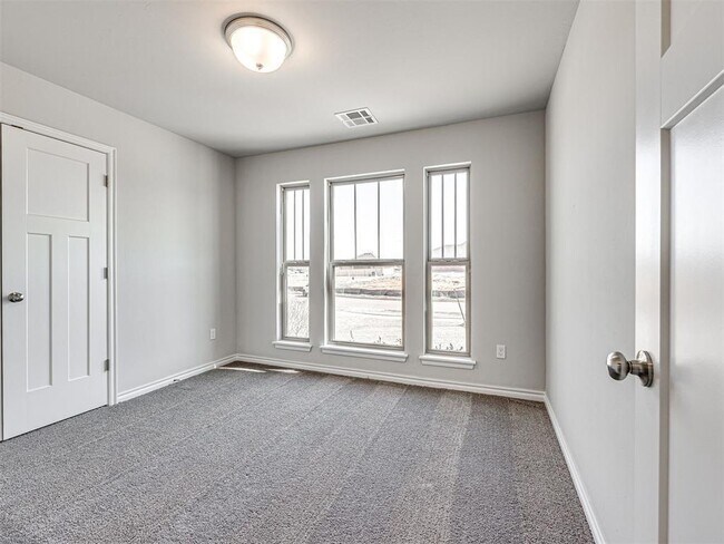 Building Photo - 623 Hackberry Ln