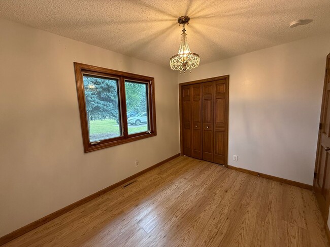 Building Photo - Bloomington 4 Bed 3 Bath SF Home available...
