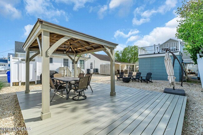 Building Photo - 124 Mathis Dr