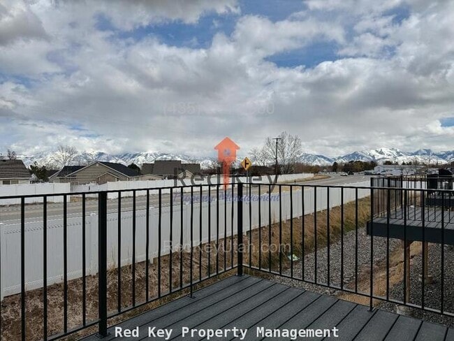 Building Photo - Wayne Way Townhouse