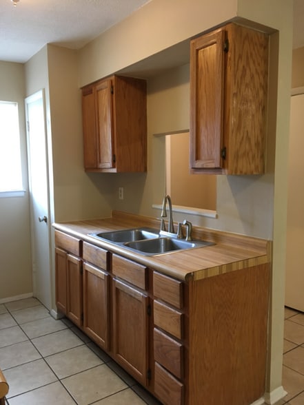 Building Photo - 7631 Lexington Dr