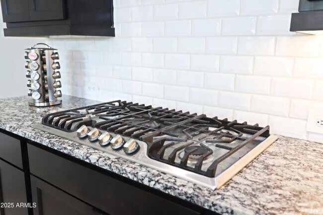 Building Photo - 10549 W Albert Ln