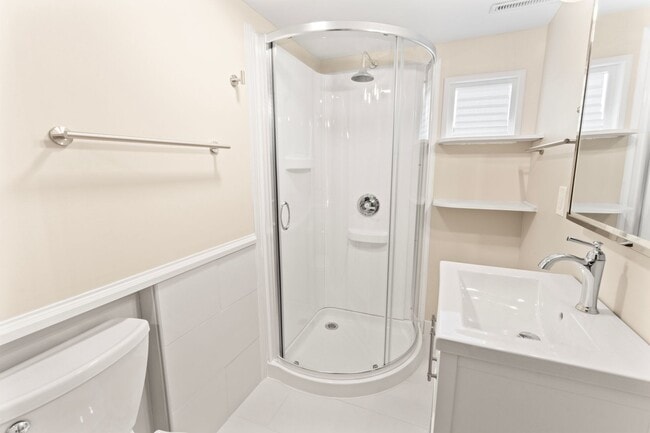 Building Photo - Beautiful renovated home in Schnitzelburg