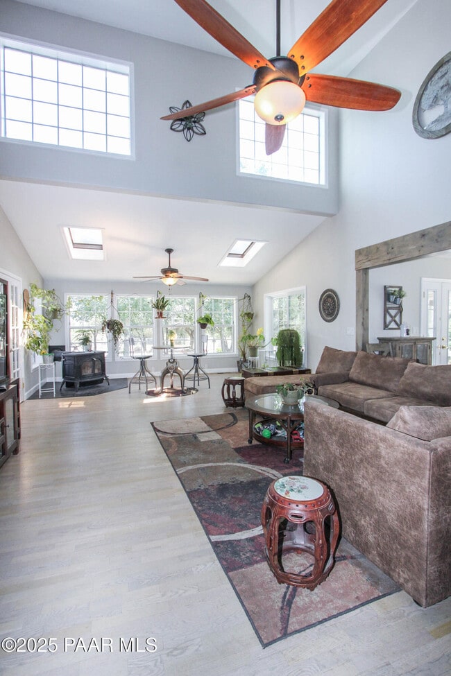 Building Photo - 2440 W Live Oak Dr