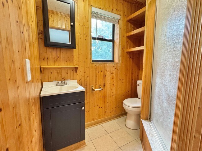 Building Photo - AVAILABLE AUGUST 2025 [PET FRIENDLY]