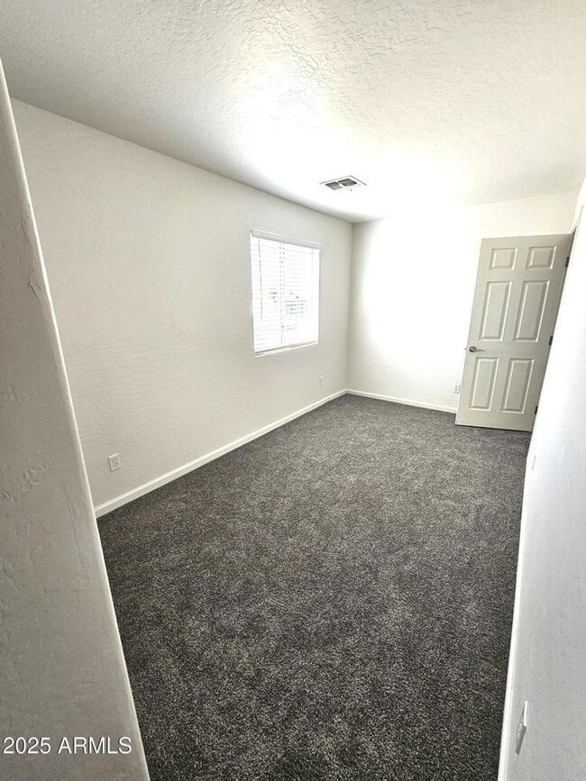 Building Photo - 1429 S 15th Ave
