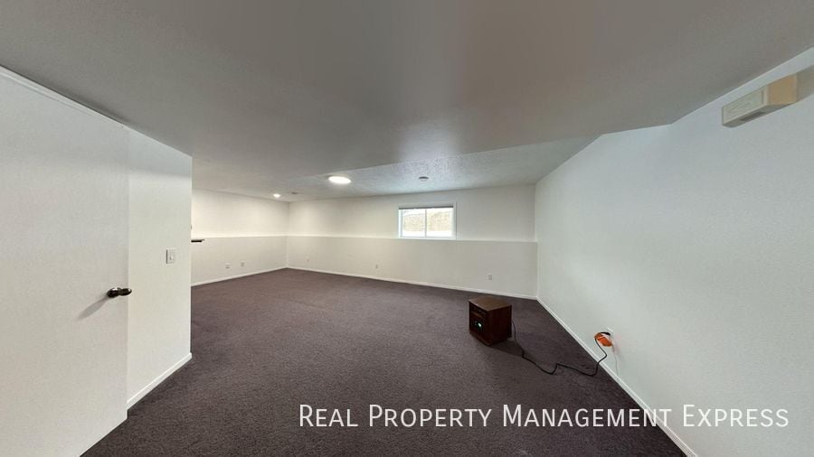 Building Photo - Spacious 4BR, 2BA Gem with Fireplace and Open Basement