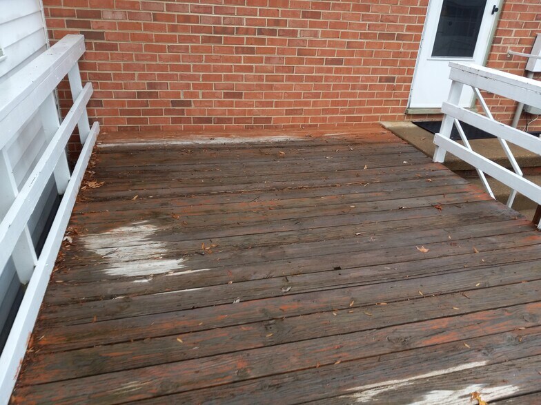 Back Deck - 8411 Shannon Rd