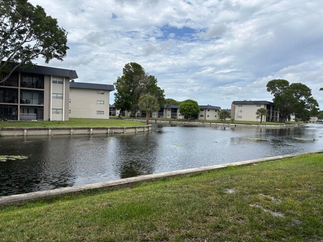 Building Photo - 8051 S Colony Cir