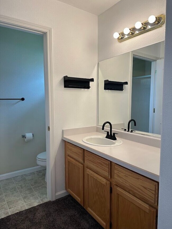 Building Photo - Well maintained home in desirable Ravenwood, Anderson subdivision