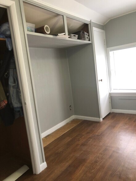 3 closets in bedroom - 1012 W Armstrong Ave