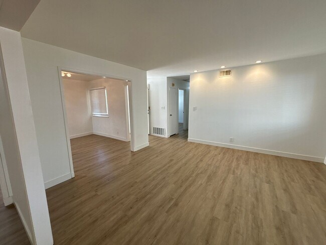 Building Photo - 1419 Yolanda Ct