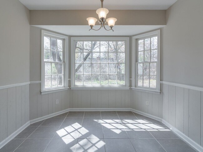 Building Photo - Completely redone luxury 3 bedroom rental ...