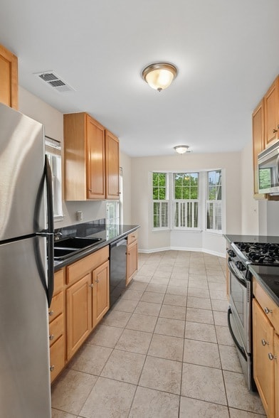 Building Photo - 1242 S Wellington Ct
