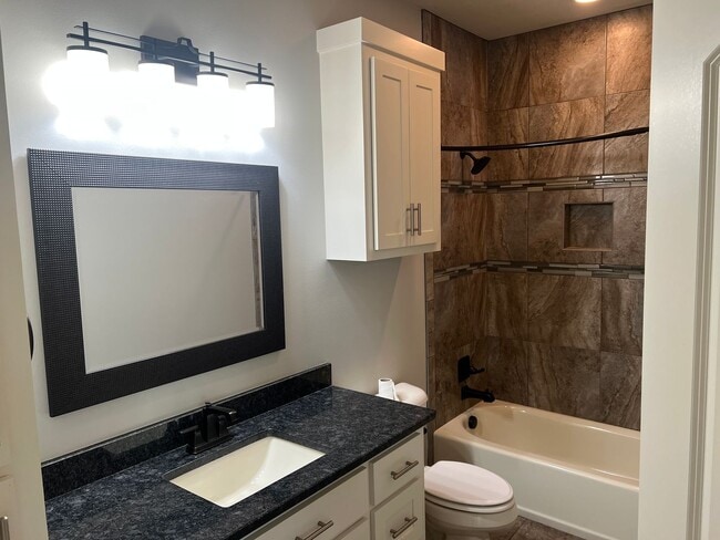 Building Photo - 3 Bed 2.5 Bath Townhome