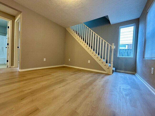 Building Photo - Charming 3-Bedroom Home in Prime Vancouver Location – Pet Friendly with Fenced Yard!