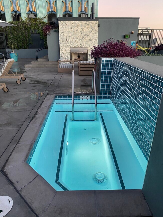 Building Photo - 849 S Broadway