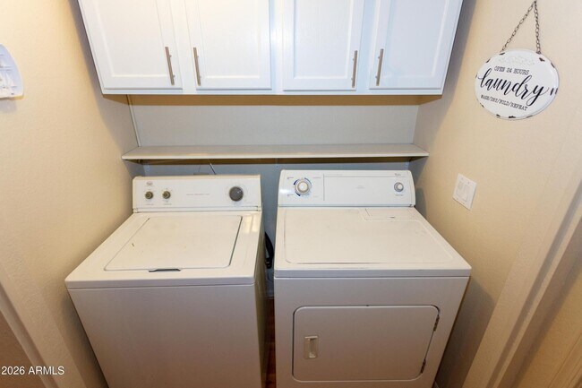 Building Photo - LOVELY SINGLE LEVEL 3 BEDROOM W/DEN 2 BATH PEORIA HOME VERY CLEAN!