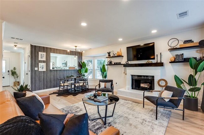 Building Photo - 5015 Laurel Springs Way SE
