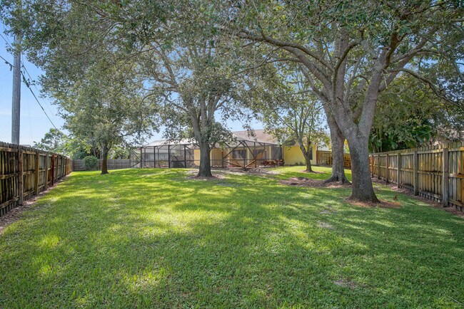 Building Photo - 1273 SW Albenga Ave